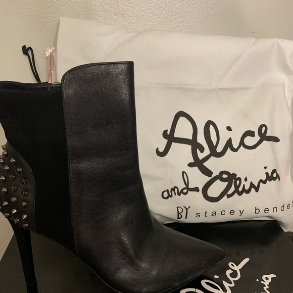 Brand new Micheal Kors red shoe size 6 1/2 - Picture 4 of 4